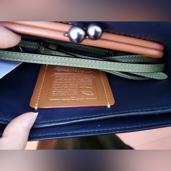 coach up-crafted 1941 glovetanned leather dinky with kisslock closure - Picture 5 of 10